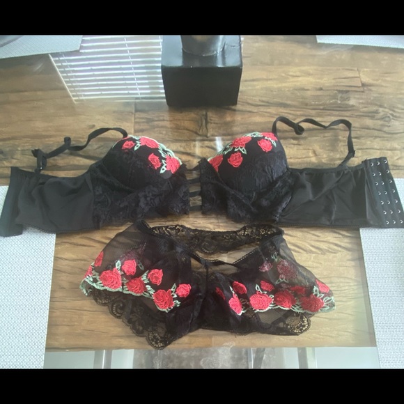 2pc Black & Red Floral Lace Bra & Panties Lingerie Set (M) - Picture 1 of 7